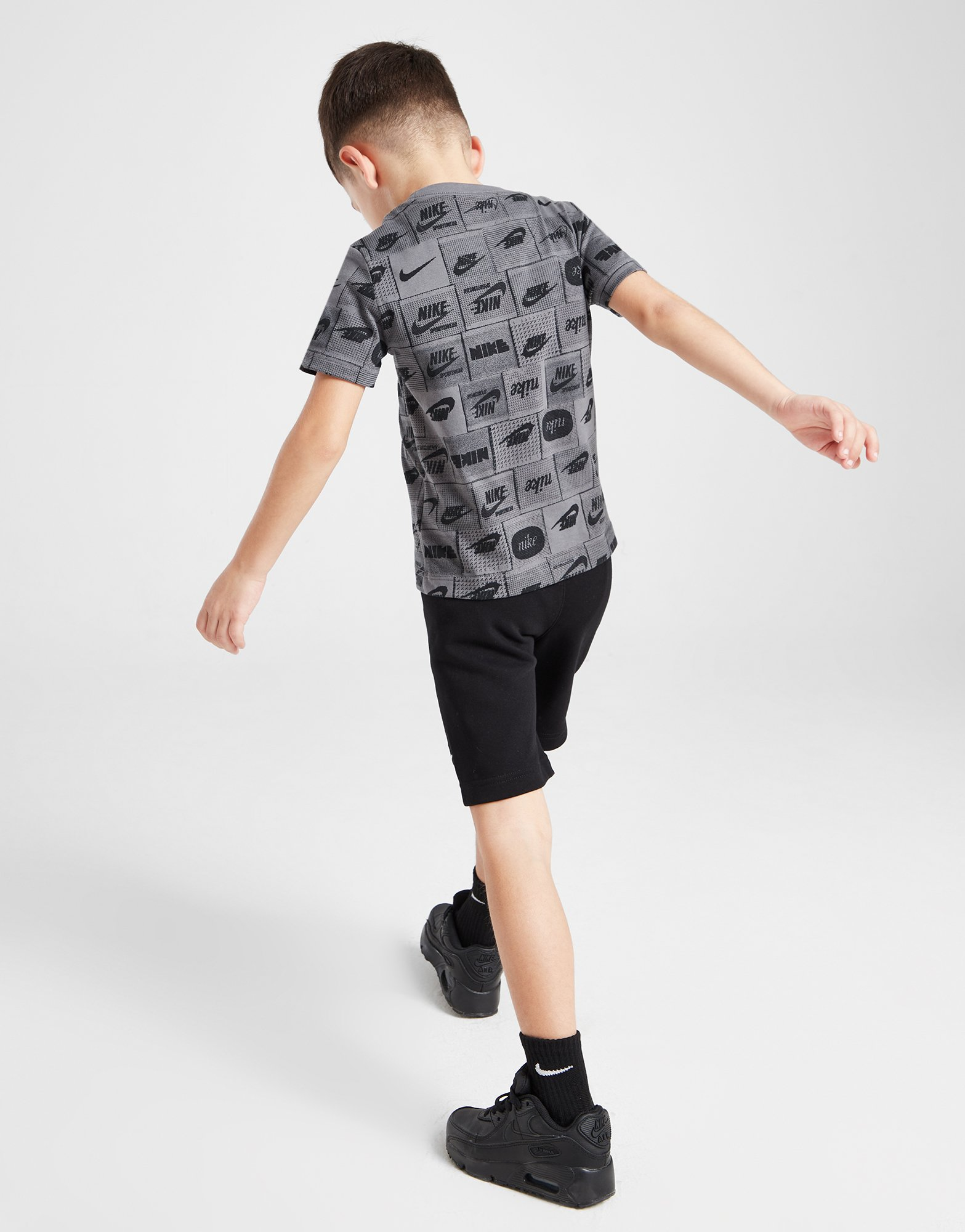 Nike Ensemble T-shirt/Short Imprimé Enfant