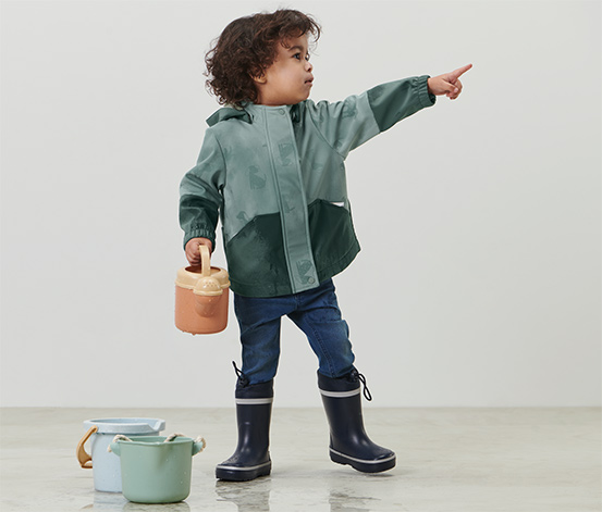 Kinder-Softshelljacke mit Farbwechsel bei Regen, grün
