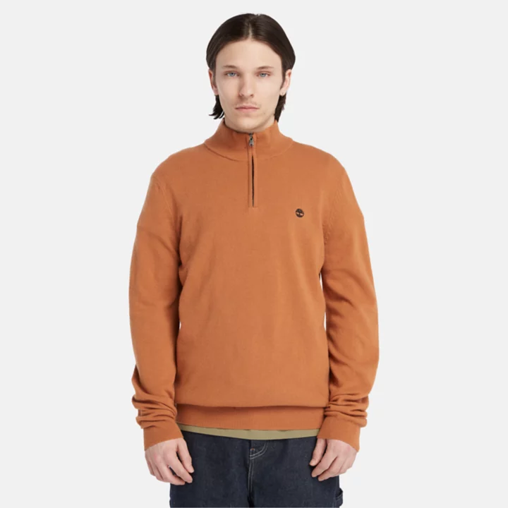 Suéter masculino Cohas Brook com zíper no pescoço, na cor marrom.