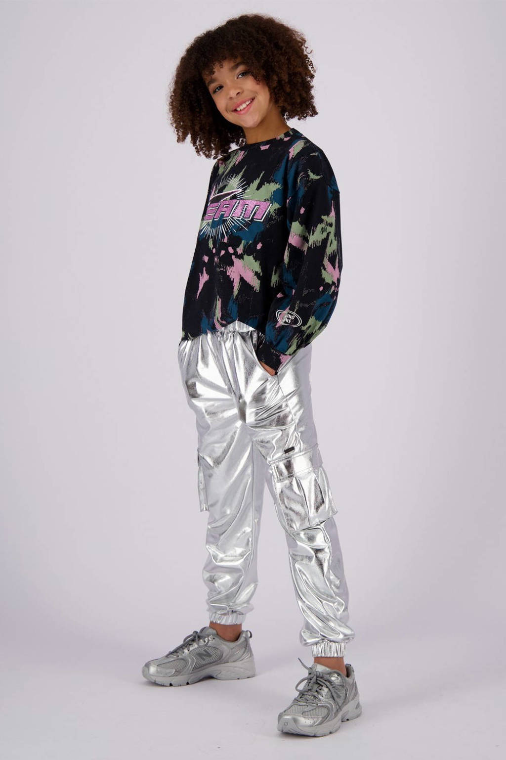 Vingino sweater Jiena met all over print zwart/roze/blauw