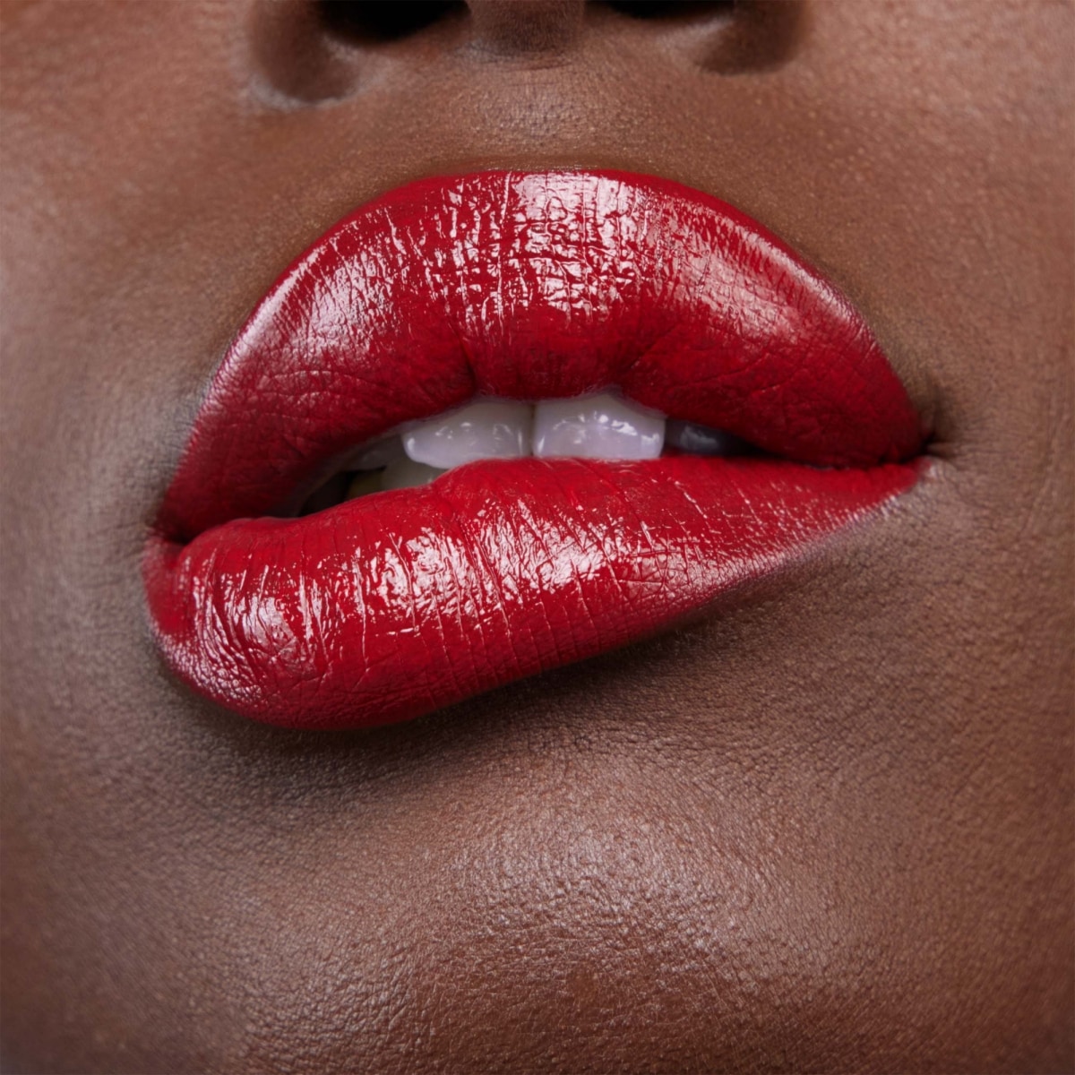 YVES SAINT LAURENT Rouge Pur Couture The Bold Rouge à Lèvres Brillant Longue Tenue