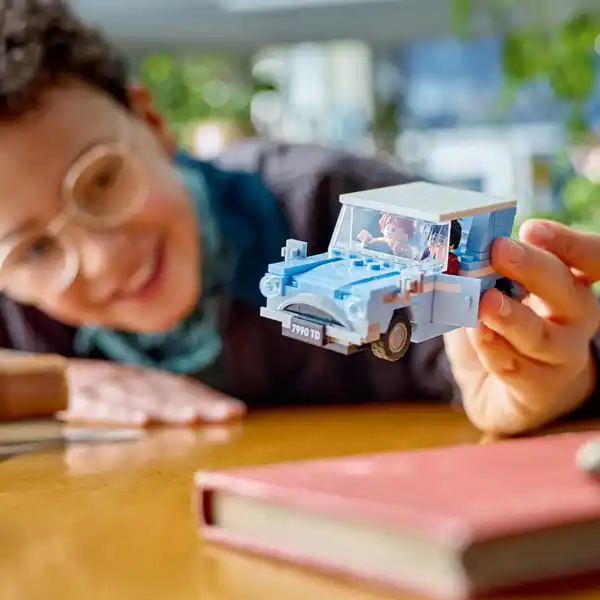 76424 Fliegender Ford Anglia™