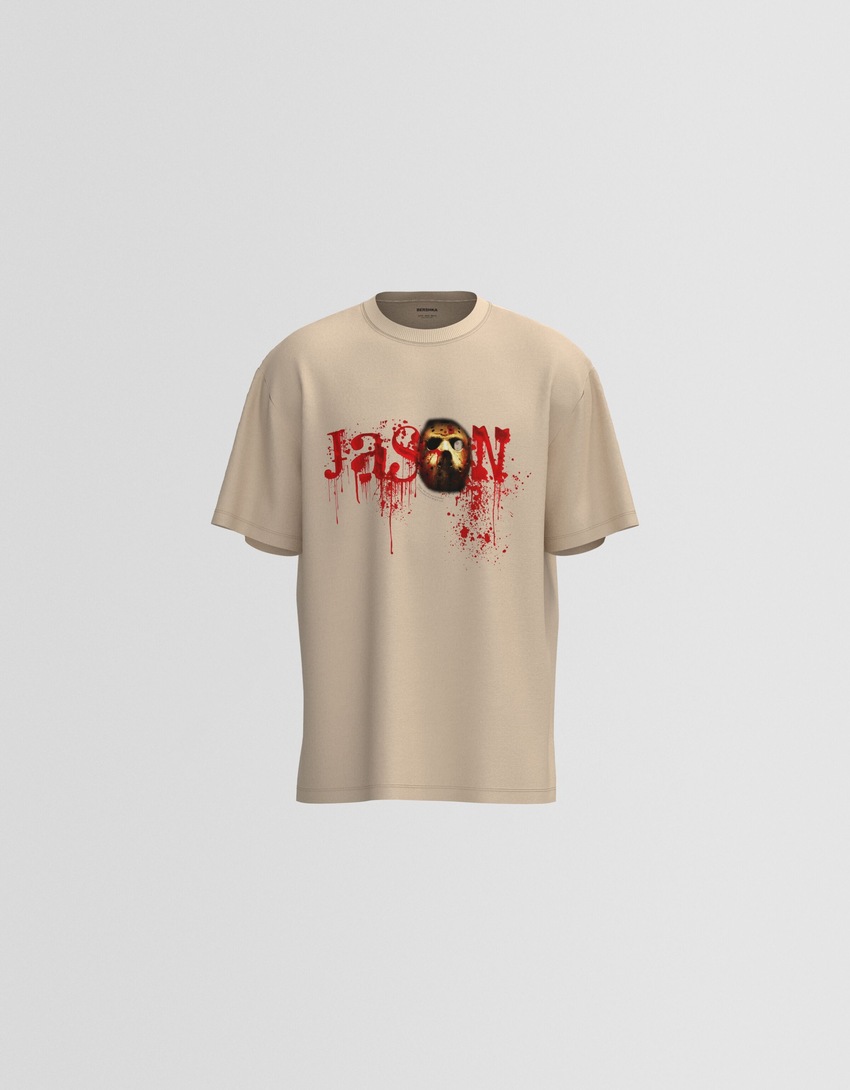 Camiseta de manga curta com estampa de Sexta-Feira 13 e modelagem quadrada.