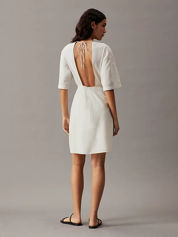 Vestido de algodão seersucker com costas abertas