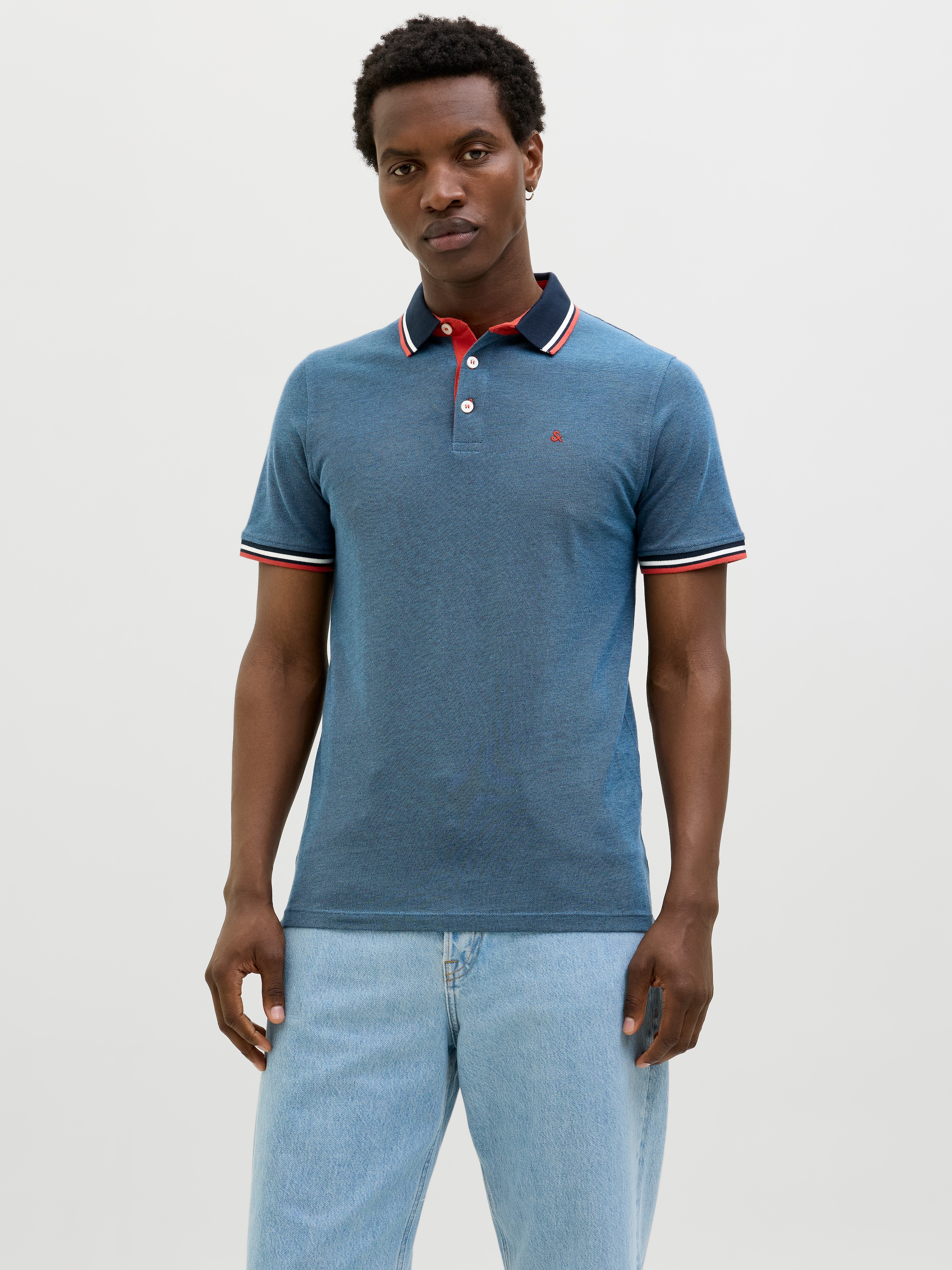 Jack & Jones Poloshirt »JJEPAULOS im Doppelpack mit Logostickerei und Komfort«, 2 Stk. unifarben mit Farbeinsatz, modisch, schmal, Baumwolle, Polokragen