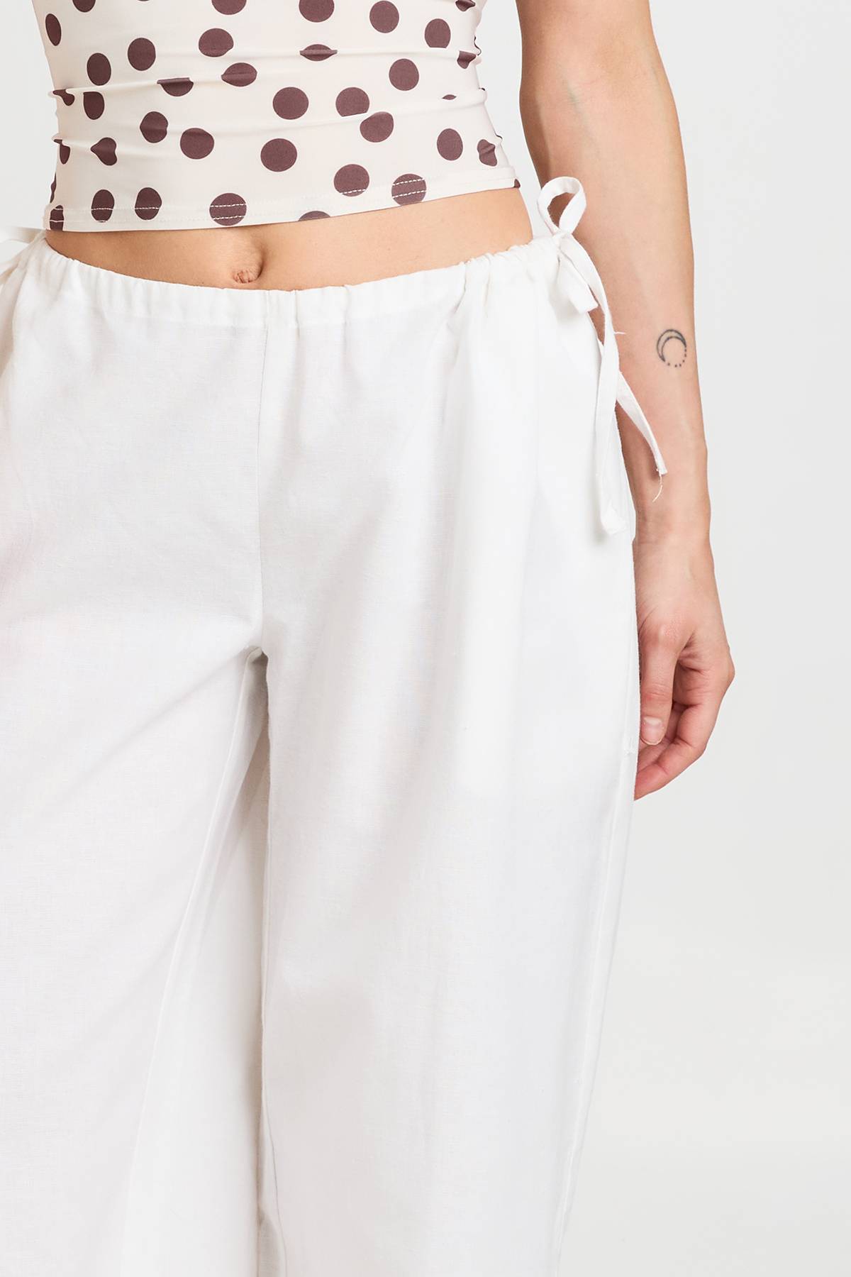 boohoo Pantalon Taille Basse Aspect Lin Avec Liens Latéraux Petite