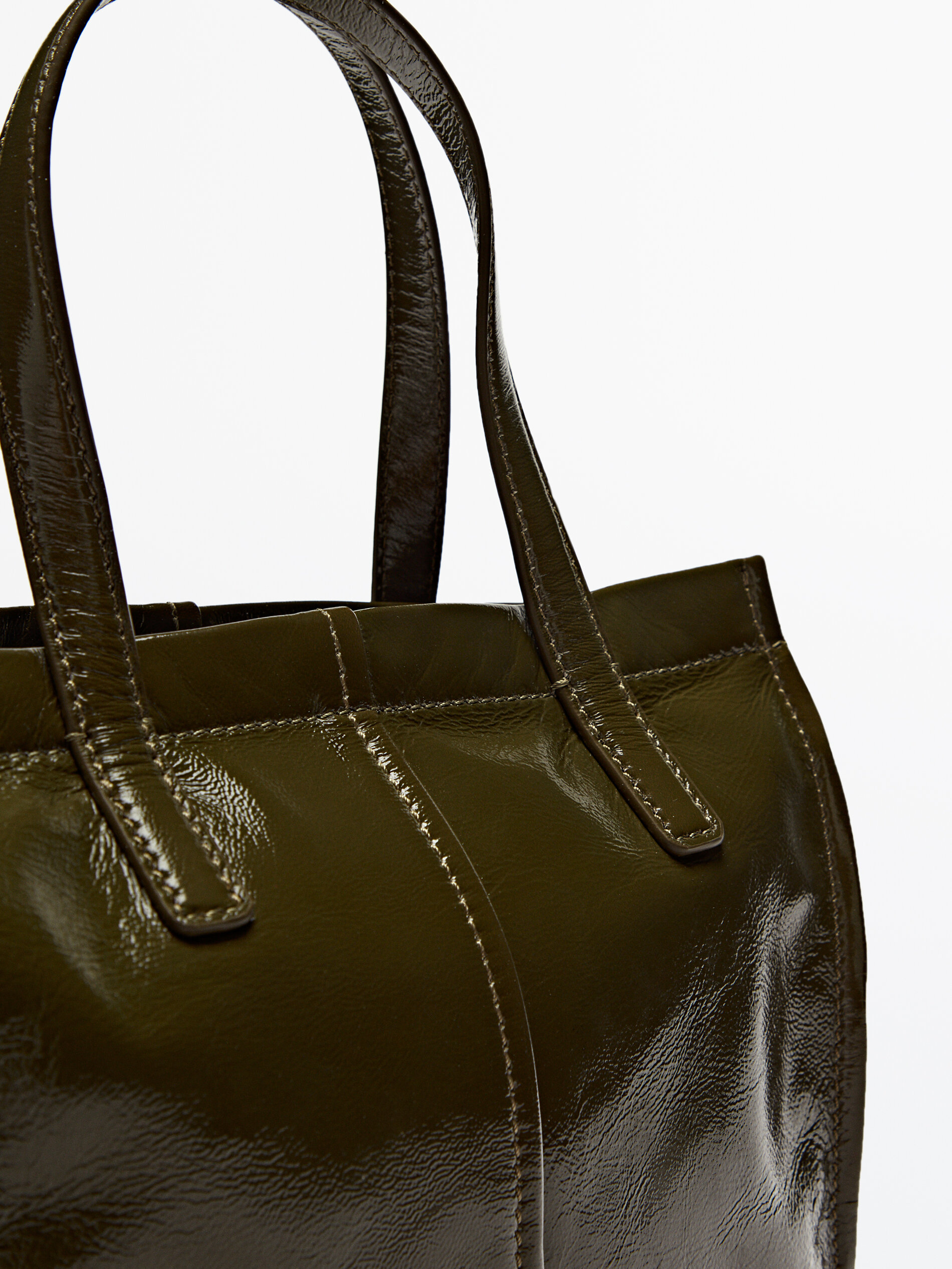 Mini bolsa tote em couro craquelado - cáqui