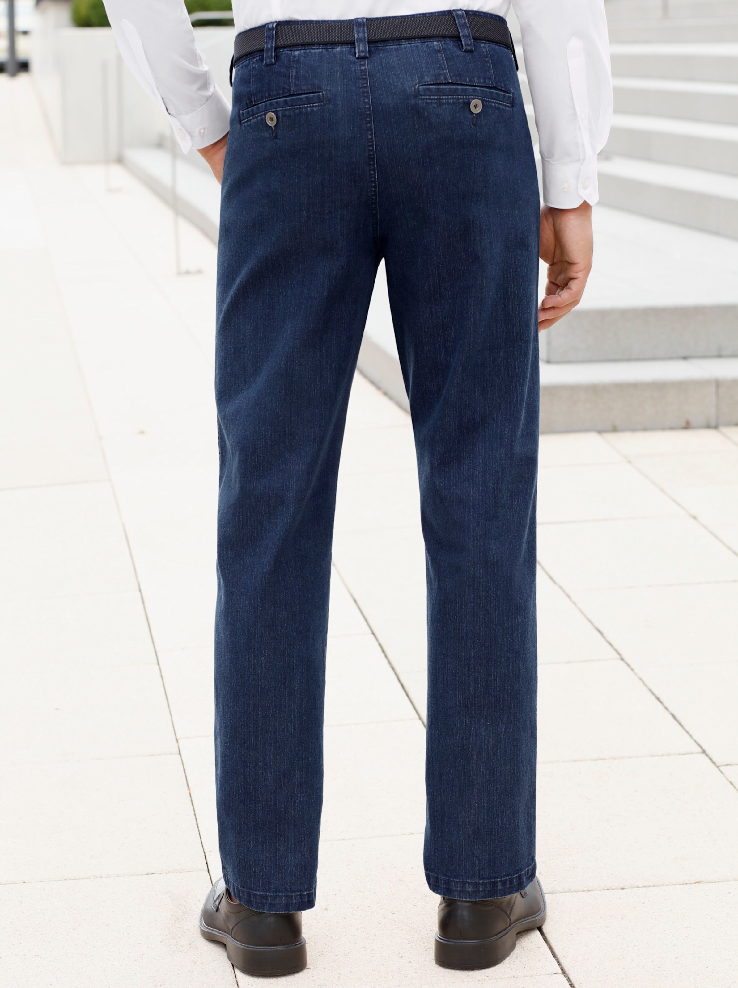 Jeans mit Gürtel