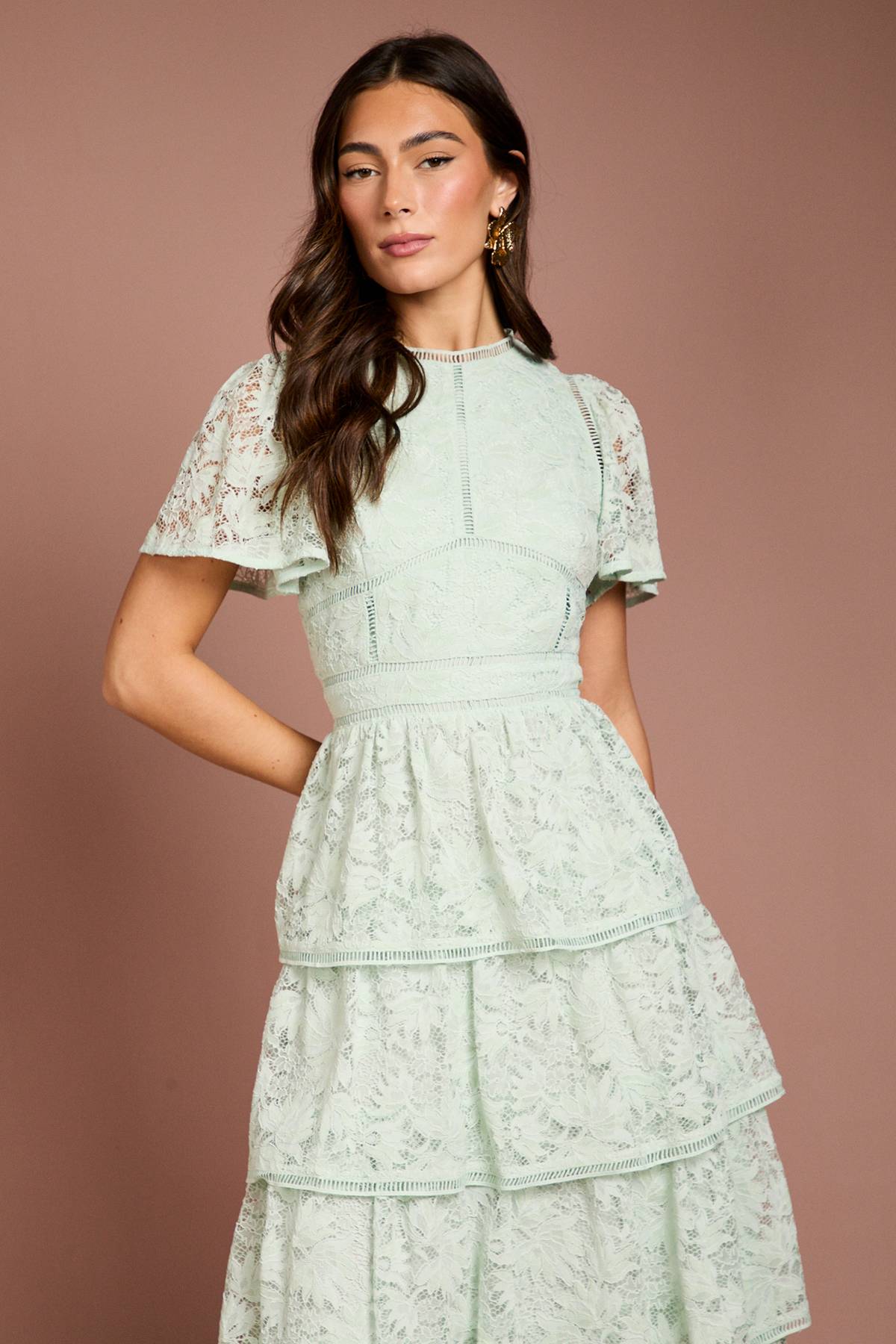 Coast Robe en Dentelle à Volants avec Manches Papillon et Finitions