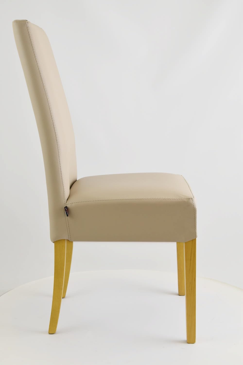 t m c s Tommychairs - 4er Set Moderne Stühle Luisa für Küche und Esszimmer, robuste Struktur aus lackiertem Buchenholz Farbe Eiche, Gepolstert und mit Kunstleder in der Farbe Leinen bezogen