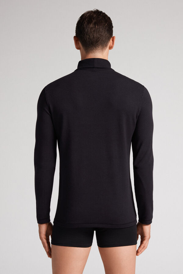 Camiseta de manga comprida em modal cashmere com gola alta.