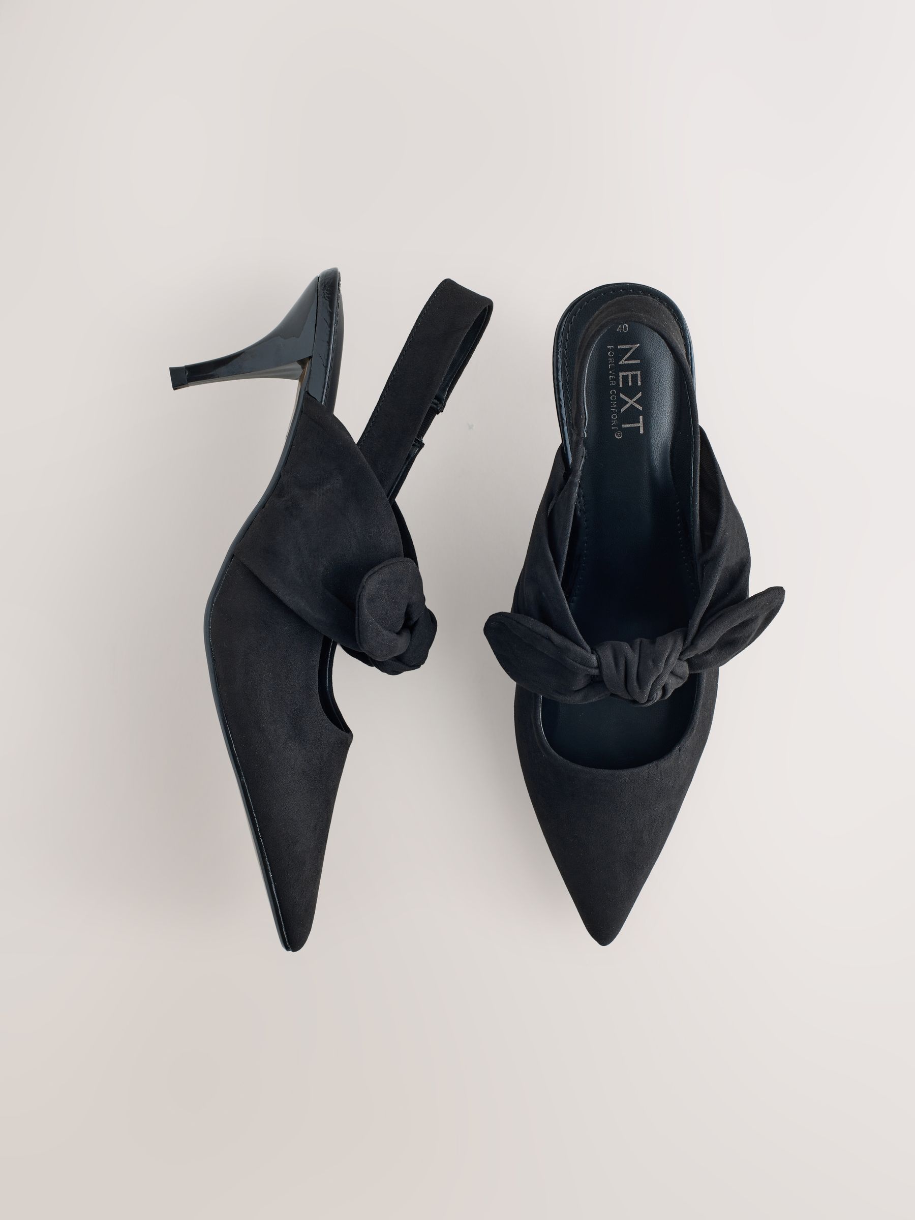 Zwart imitatiesuède - Forever Comfort® schoenen met strik, hielbandje en spitse neus