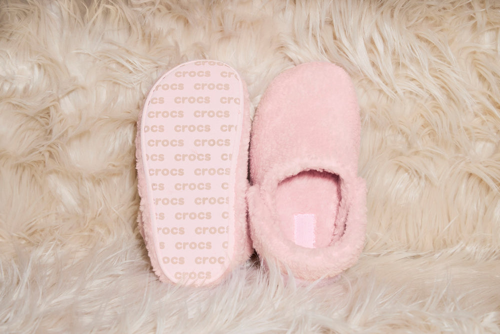 Køb Crocs Pink Milk Classic Cozzzy Slipper