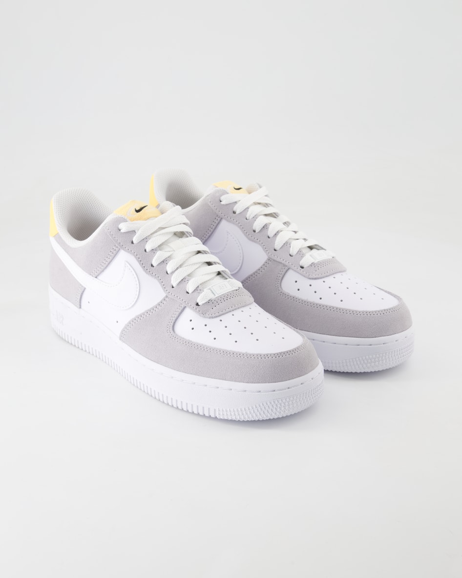 Nike FQ7779-001 Sneaker in Grau