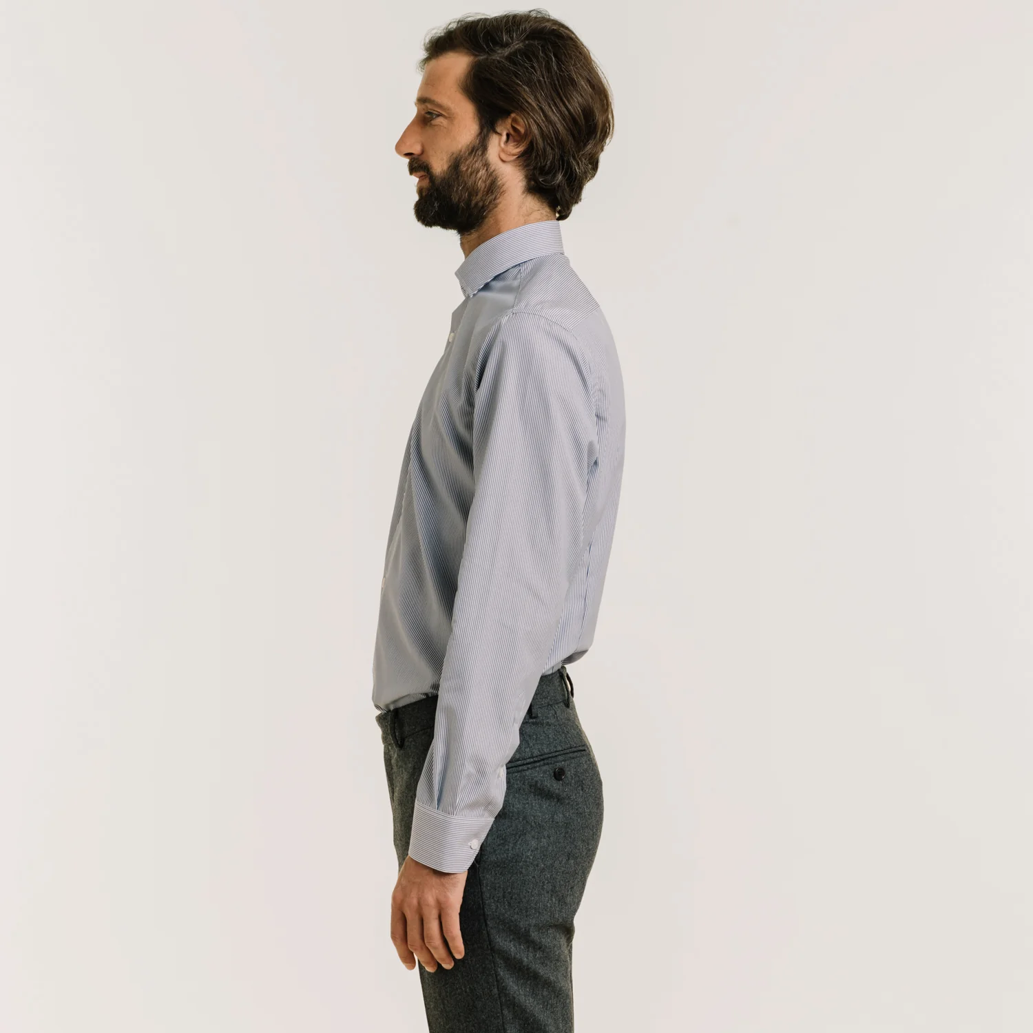 Fitted shirt in double-twisted poplin with small dark blue stripes