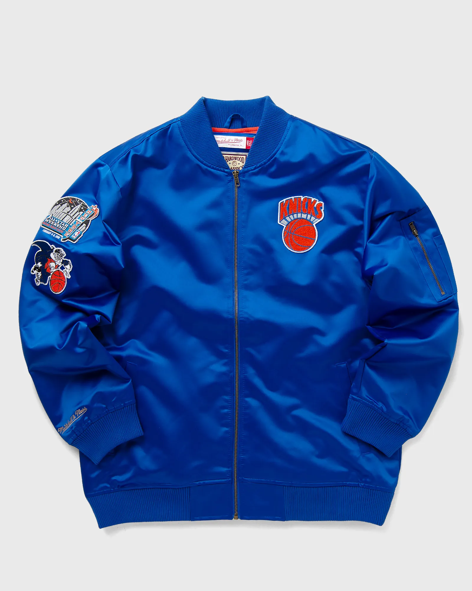 Jaqueta bomber de cetim leve Mitchell & Ness NBA com logo vintage do New York Knicks