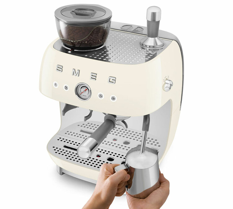 Machine expresso SMEG EGF03CREU Crème Années 50 avec moulin intégré