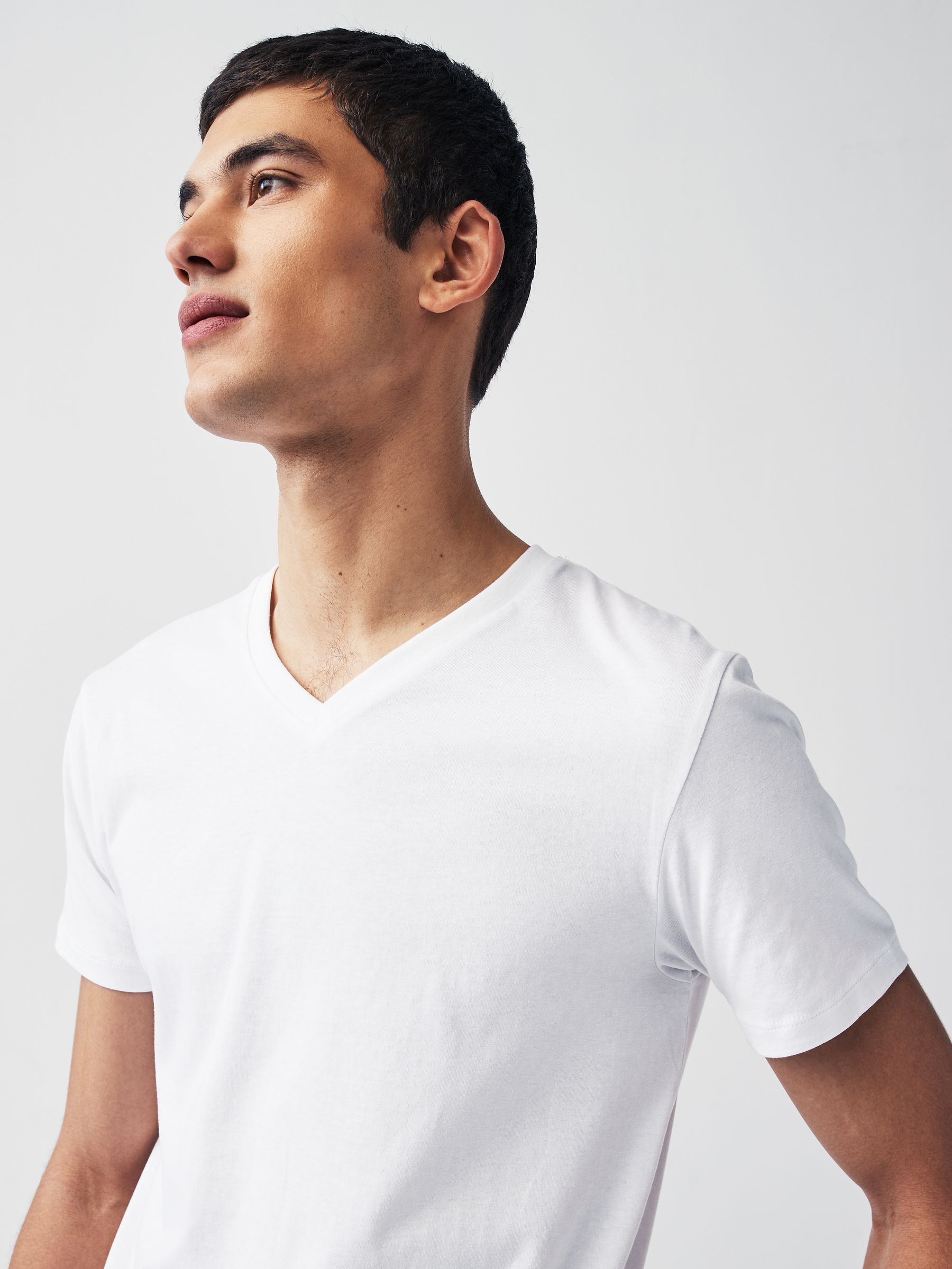 Wit - Verpakking van 2 slim-fit 100% katoenen T-shirts met V-hals en laagjes