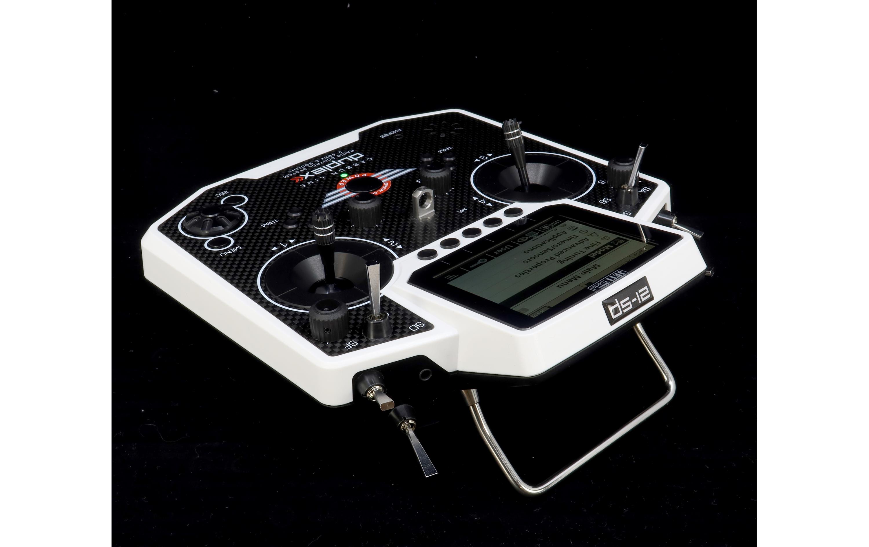 Fernsteuerung Duplex DS-12 Carbon White 2024 + R9 Empfänger<br>Handlicher Jeti Duplex 2.4 GHz Sender in «Special Edition» Ausführung