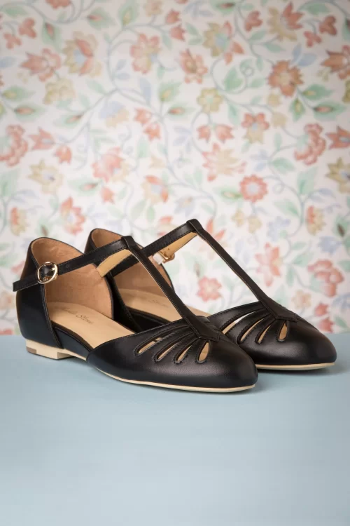 Charlie Stone Singapore t-strap flats in zwart