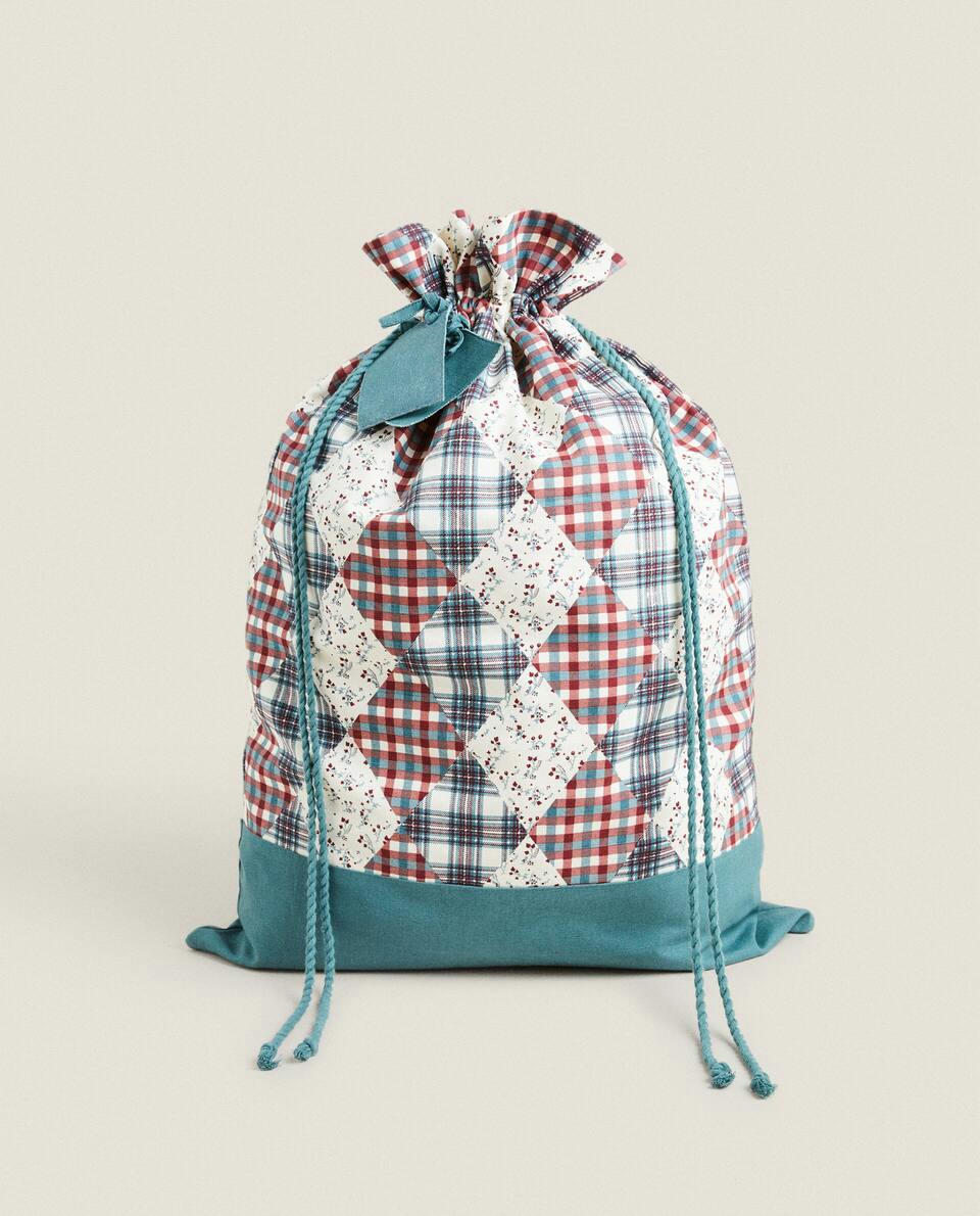 Sacola de presente infantil de Natal em patchwork