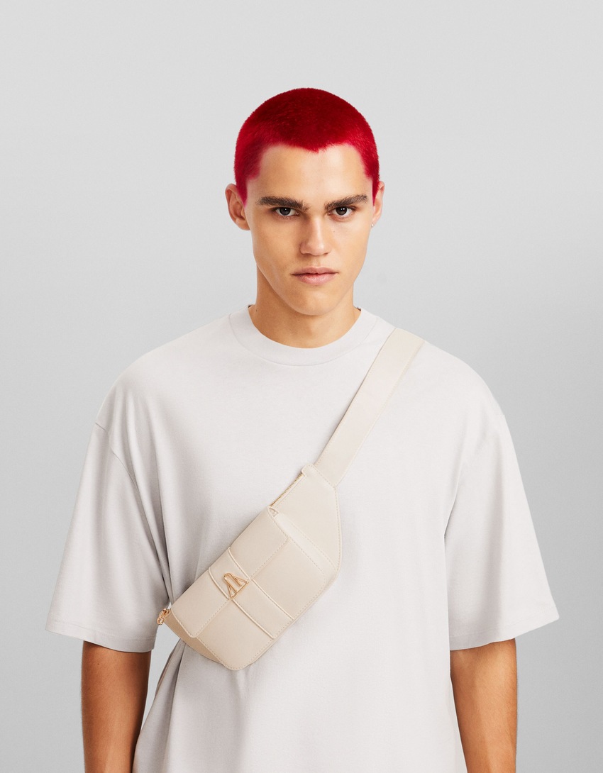 Bolsa de cintura com detalhes