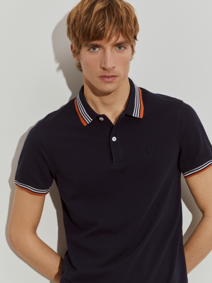 Polo piqué slim fit com riscas