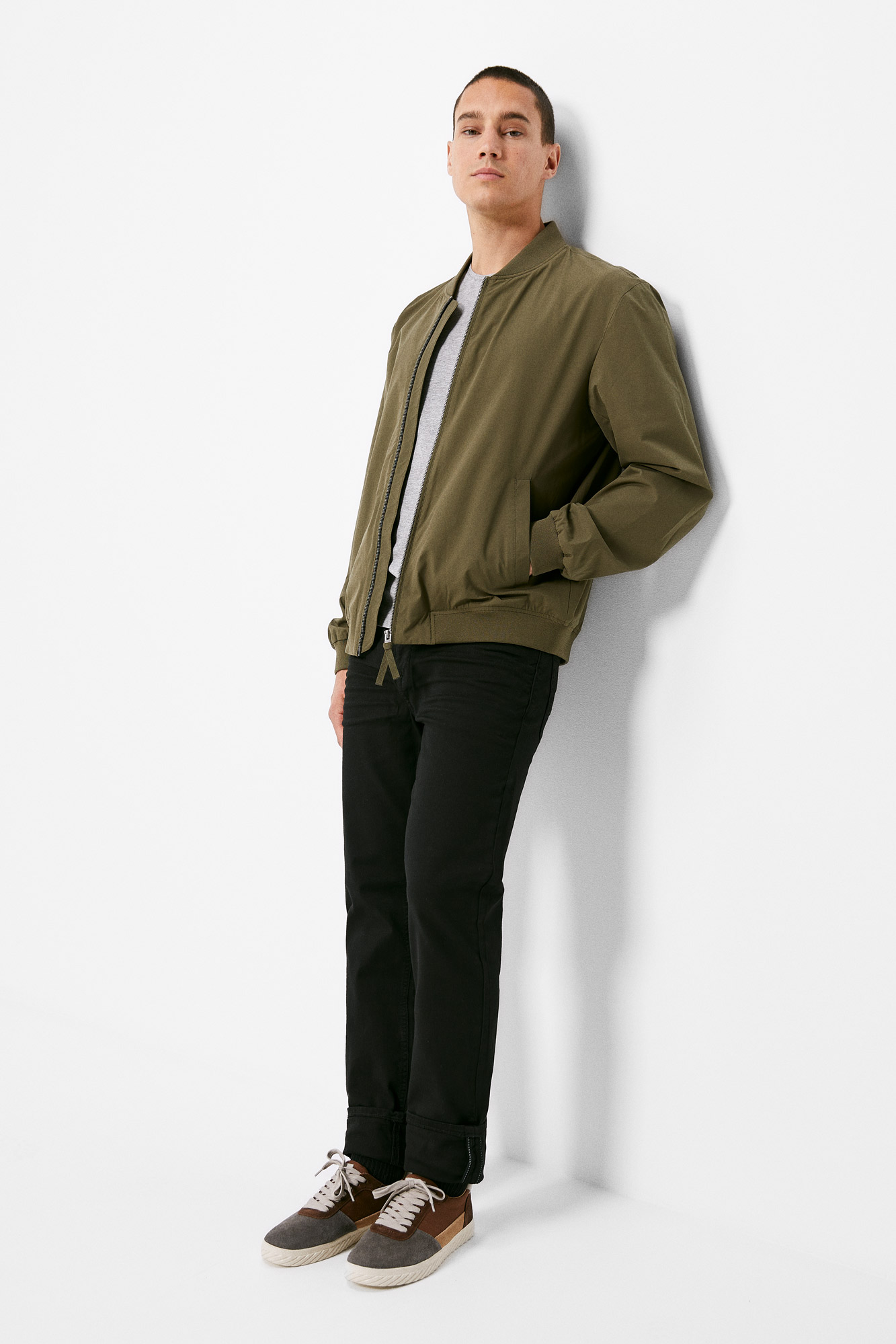 Calça de cinco bolsos com lavagem slim-fit