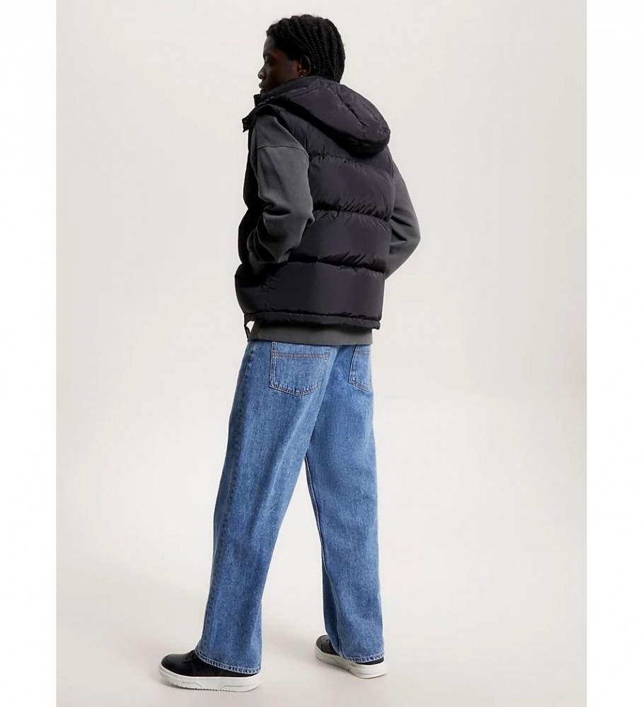 Colete Tommy Jeans Alaska acolchoado com capuz, preto