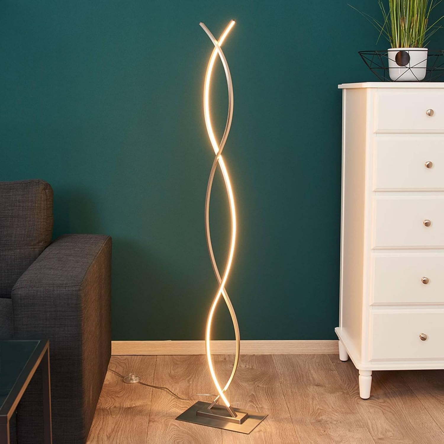 Lindby LED Stehlampe Metall mit Fußschalter, geschwungene Stehleuchte 138 cm, Standleuchte Wohnzimmer, Esszimmer, Schlafzimmer, Flur, Dekolampe Standlampe
