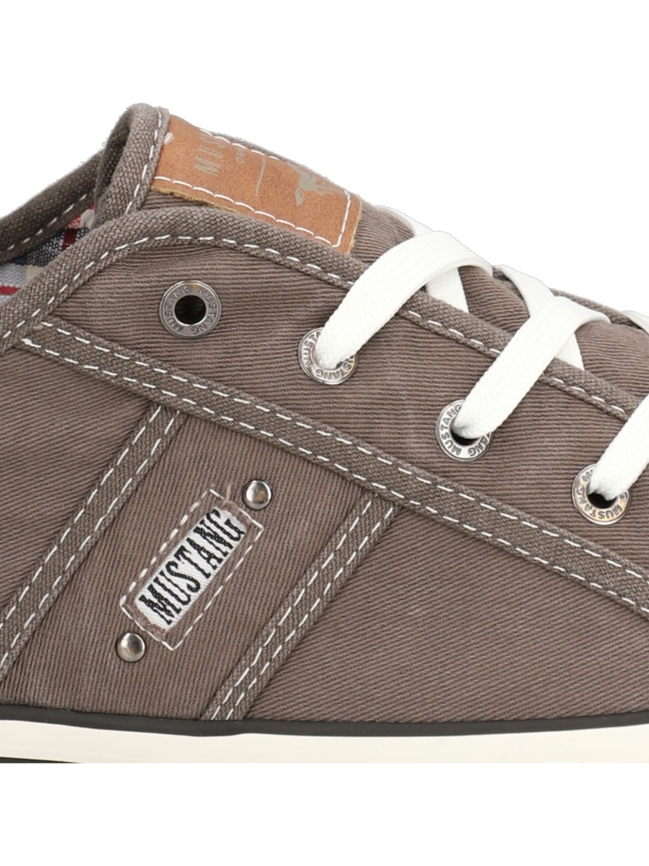 Canvas Sneaker