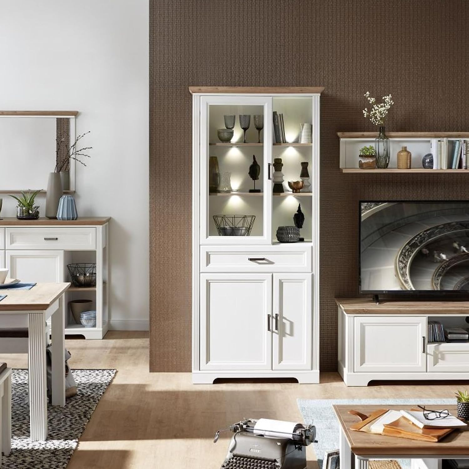 JASMIN Große Vitrine in Pinie hell, Artisan Eiche Optik - Vitrinenschrank mit LED-Beleuchtung und viel Stauraum im Landhausstil - 93 x 204 x 42 cm (B/H/T)