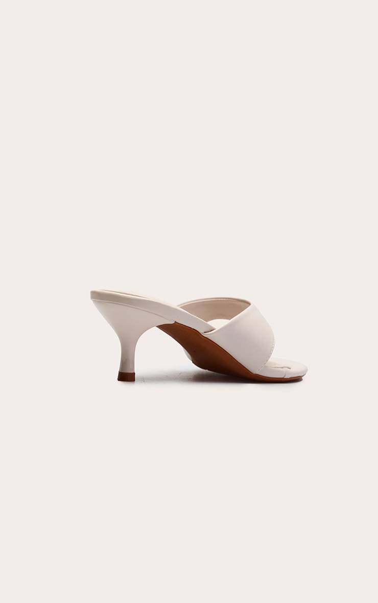 Beige Mules À Talon Chaton Avec Bride Entre-orteils Et Empeigne Haute