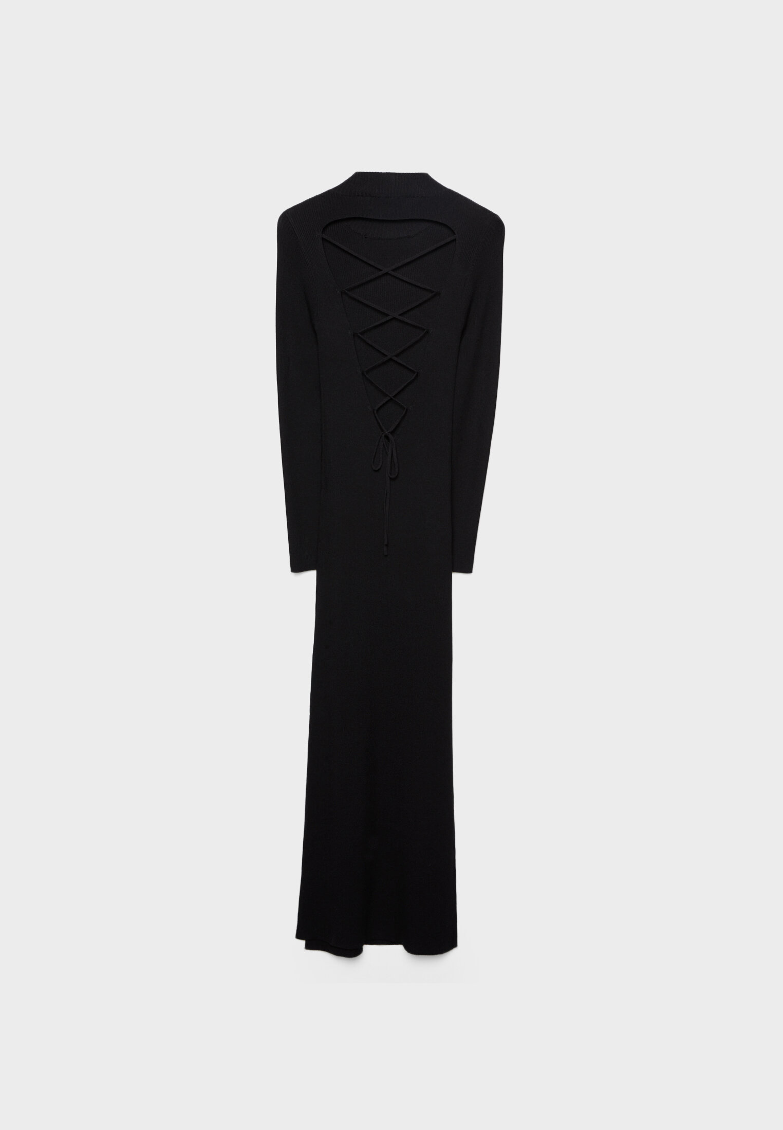 Vestido longo de tricô com laço nas costas.