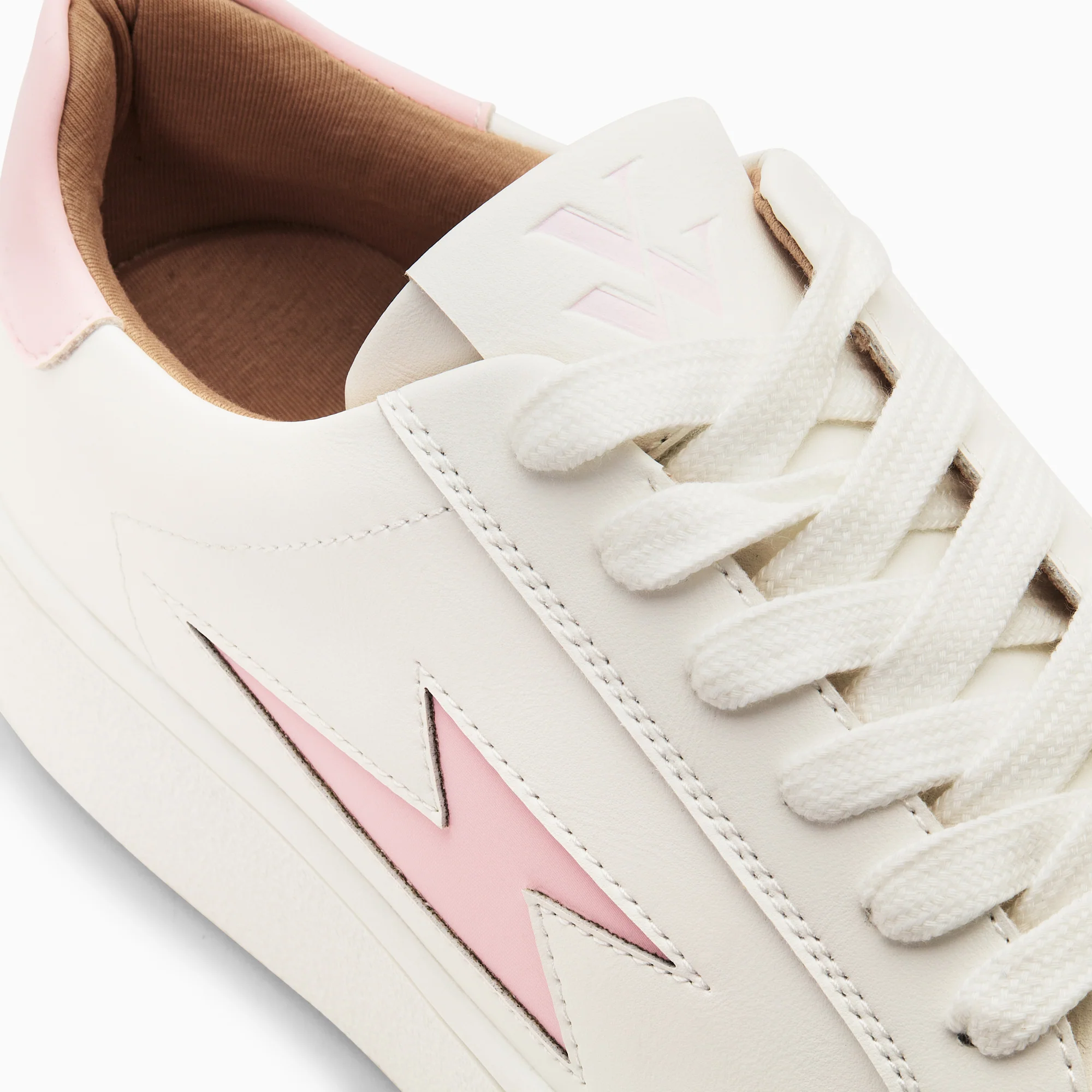 Sneakers-Baskets éclair Angie blanc et rose à lacets