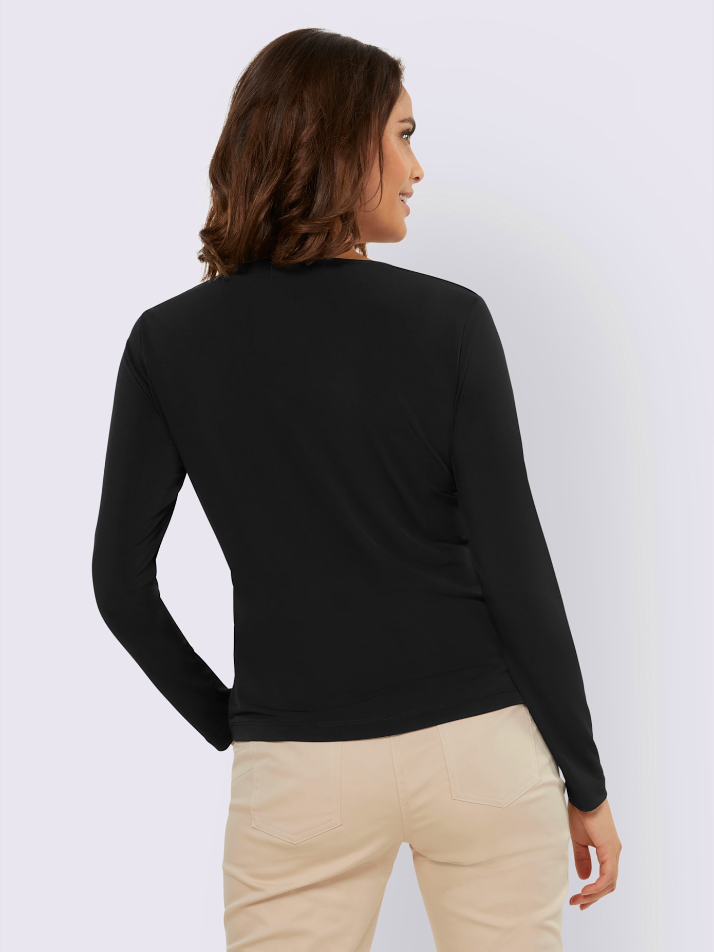 T-shirt encolure v tendance
