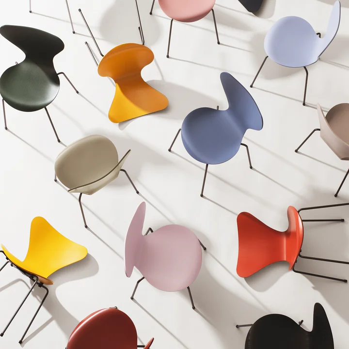 Fritz Hansen - Serie 7 Stuhl, schwarz / Esche weiss gefärbt