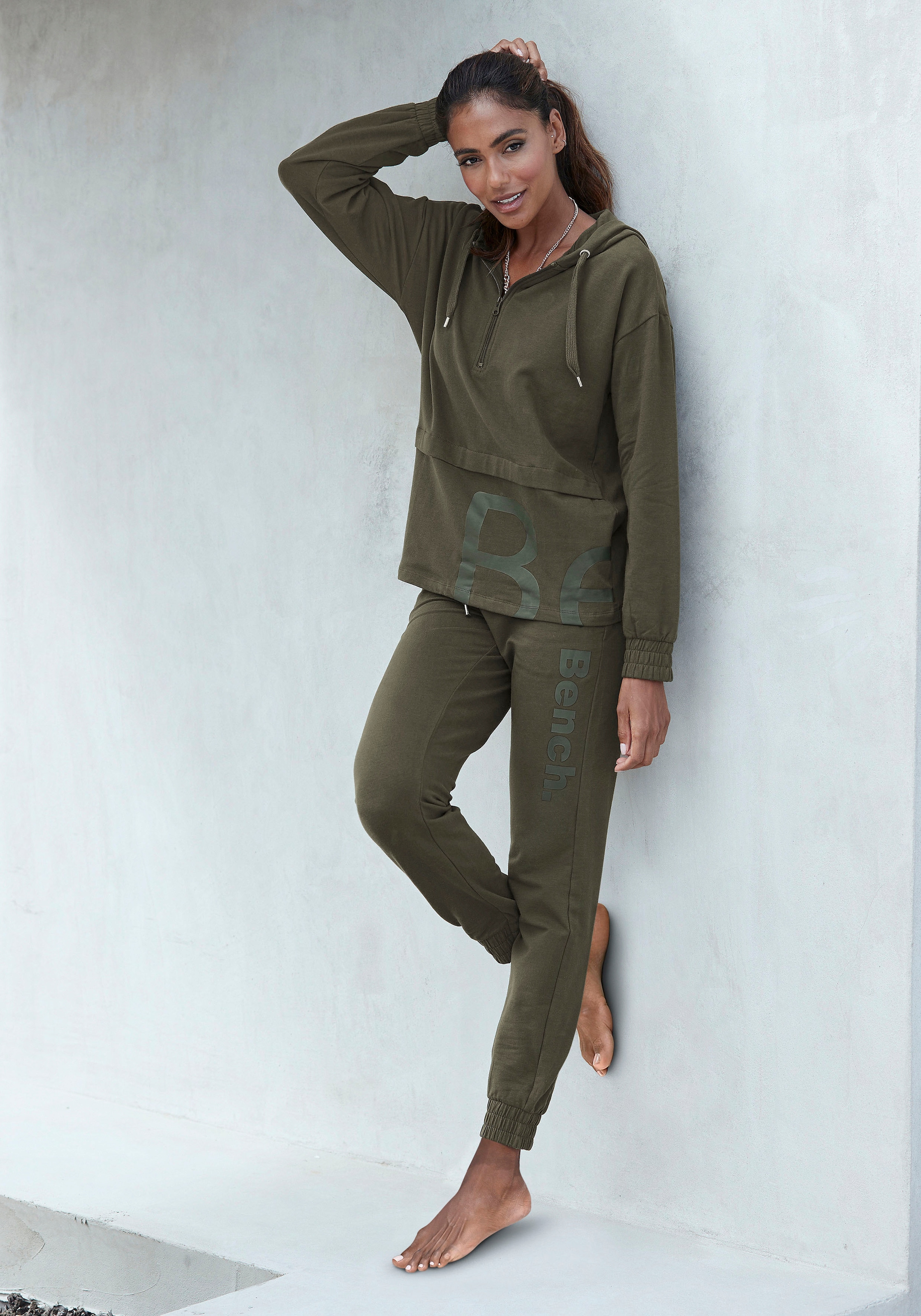 Bench. Loungewear Homewearhose  mit Reissverschluss Taschen, Loungeanzug
