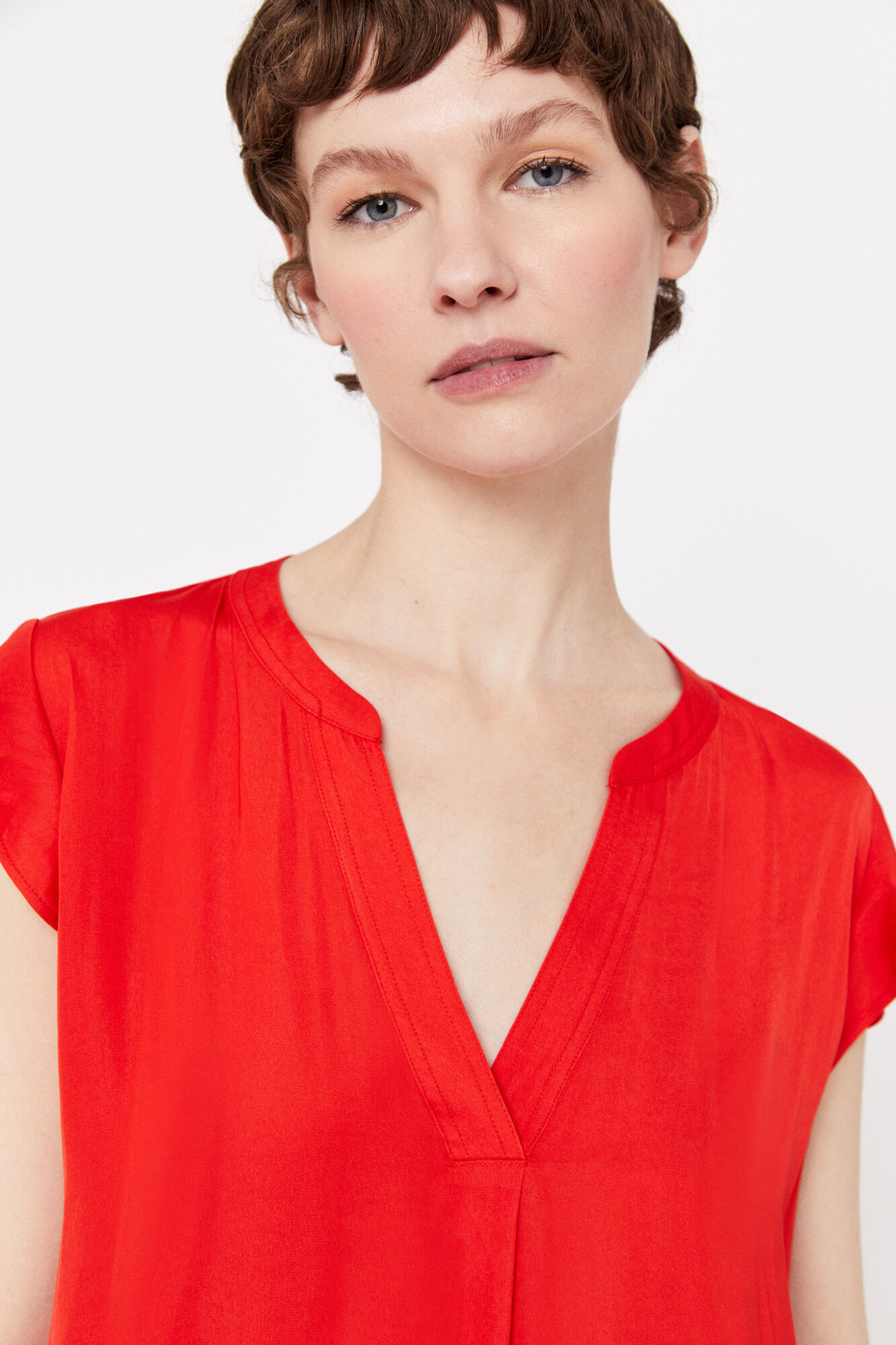 Blusa de cetim com mangas franzidas - Vermelha