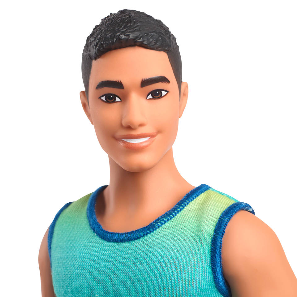 Ken fashionista pop met strandoutfit