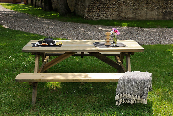 Table de jardin MOBILA en bois coloris Pin L.180 x l.160 x H.72,5 cm