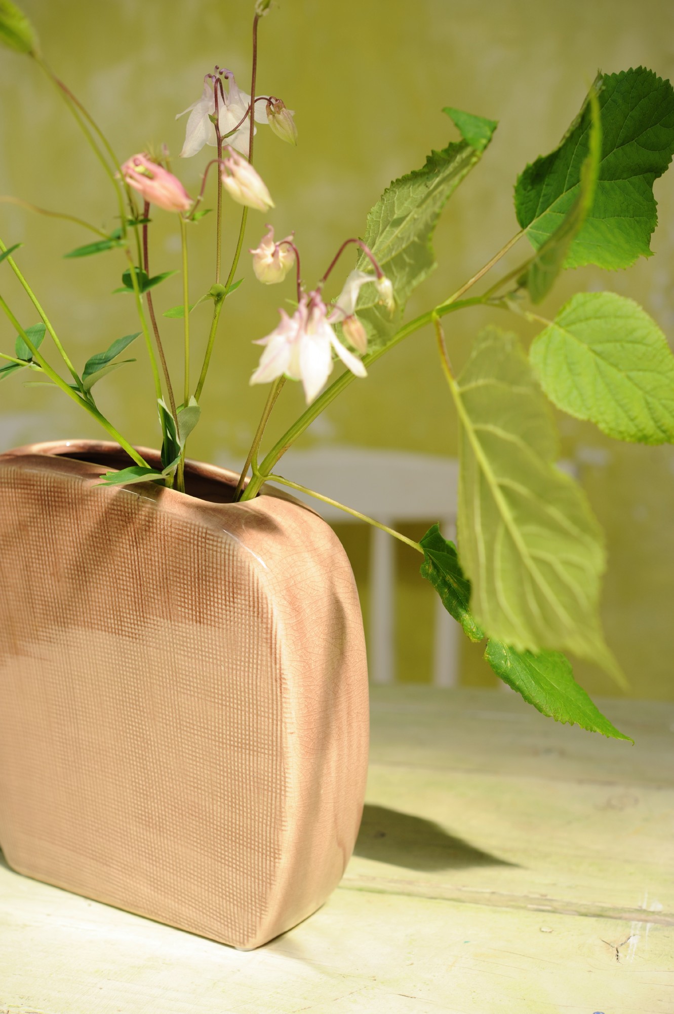 Vase 'Clementa', rosé, L 20,5 cm, B 5,5 cm, H 20 cm von fischer's lagerhaus