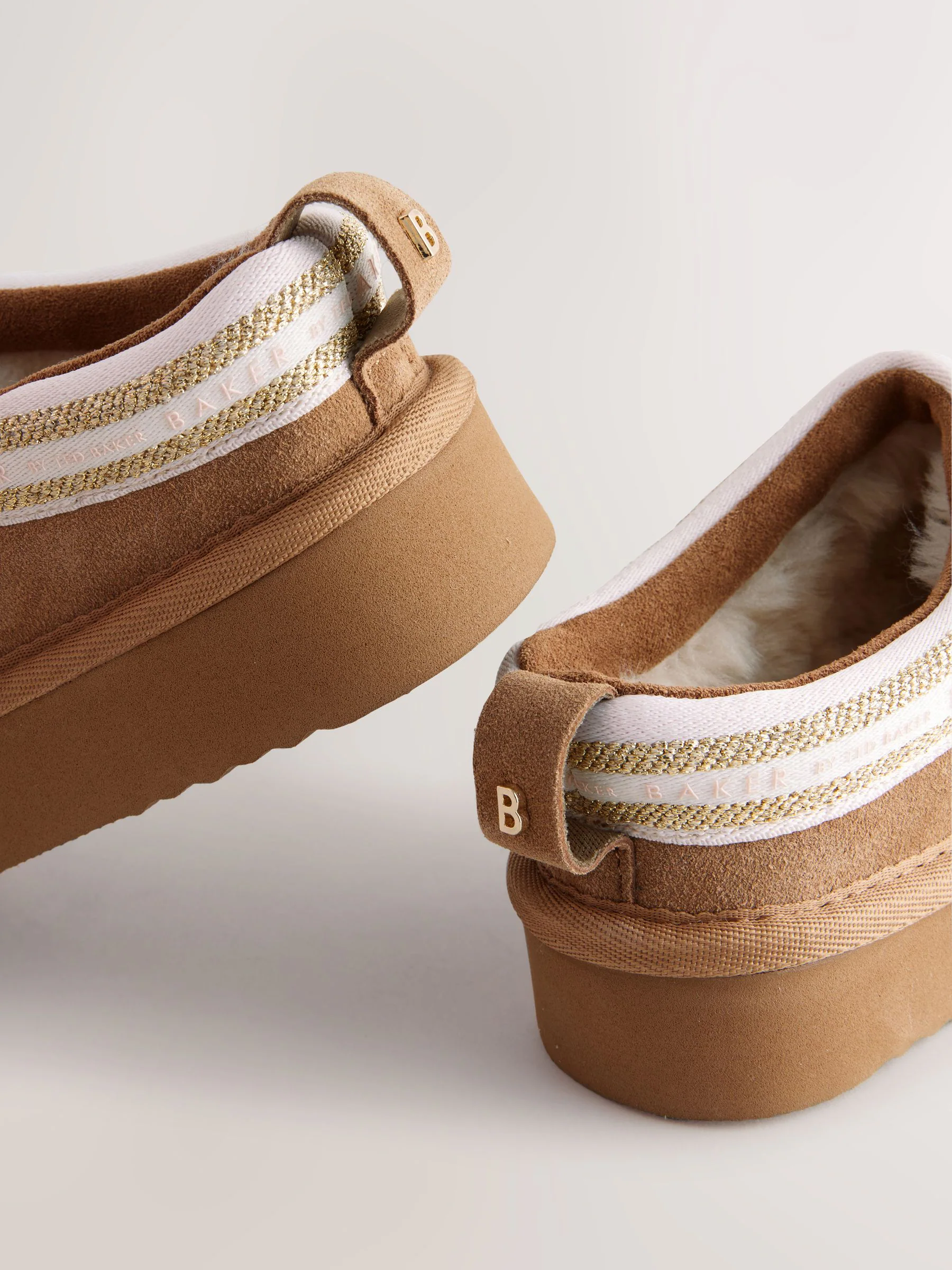 Lichtbruin - Baker by Ted Baker waterafstotende suède muilklomp-pantoffels voor meisjes