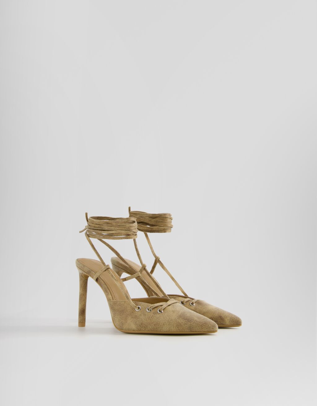 Sapatos tipo slingback de salto alto amarrados