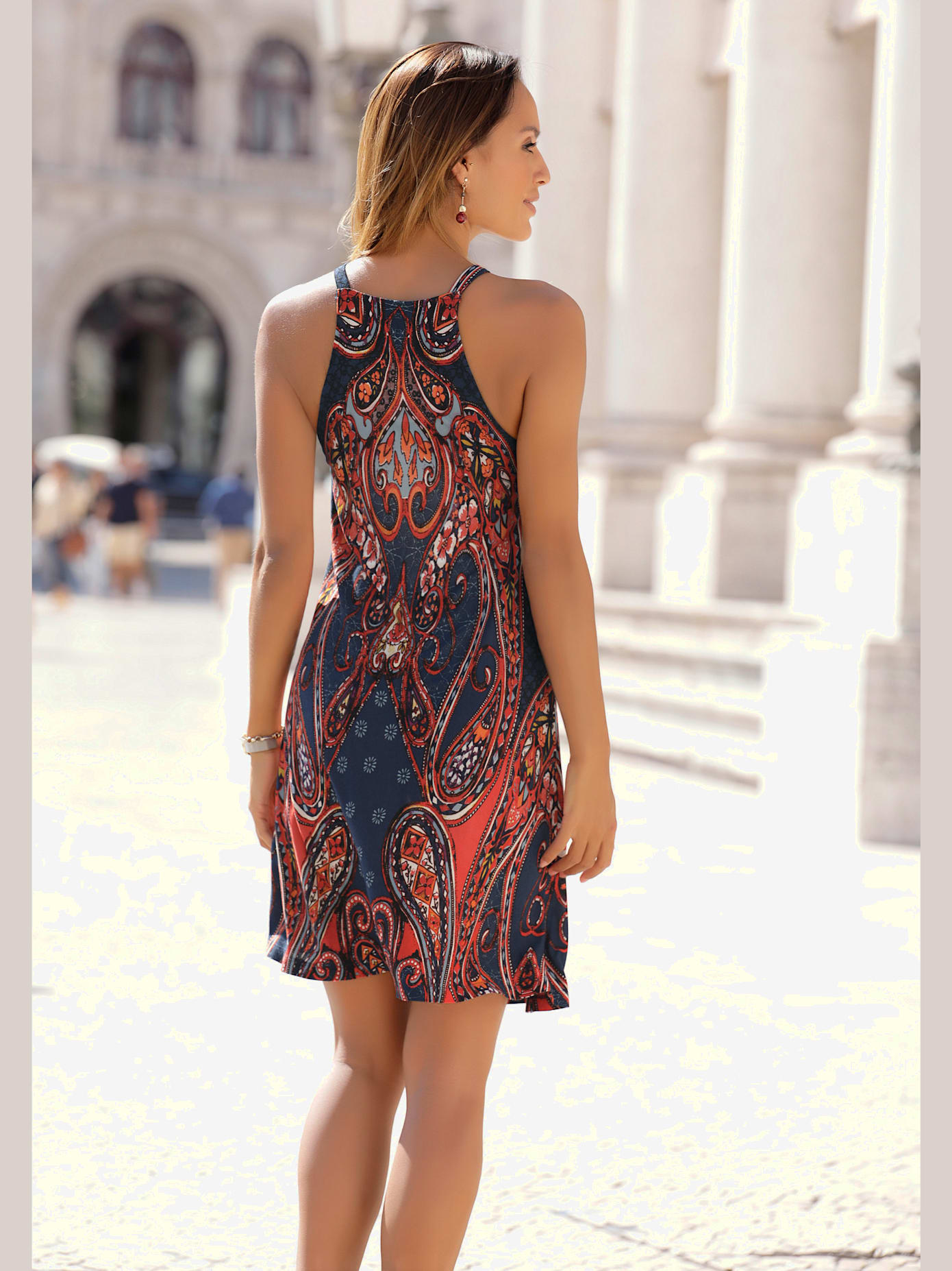 Robe en jersey encolure raffinée devant