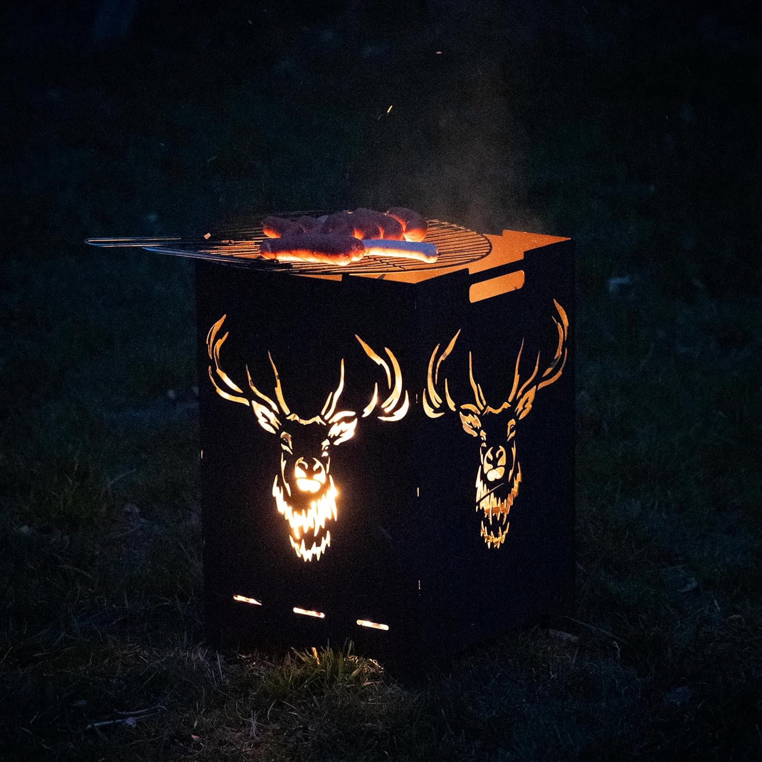 Kapaga - Feuerstelle aus Cortenstahl mit Hirschmotiv –Feuertonne, Faltbarer Outdoor Kamin, 2mm Stahl, Handgefertigt, Feuerkorb, 37x37x58 cm – Ideal für Garten und Terrasse - Rost, Edelrost