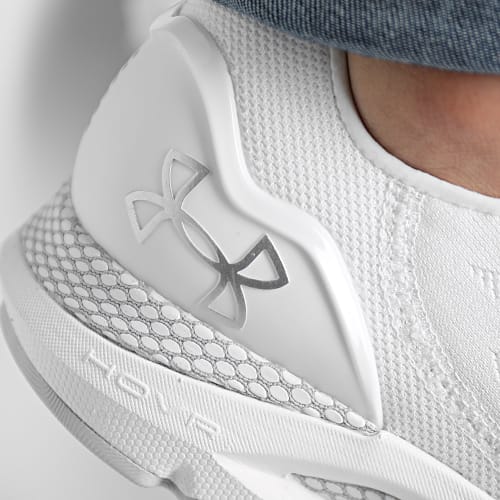 Baskets UA HOVR Sonic 6 3026121 White