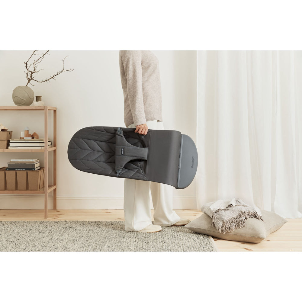 Køb BabyBjörn Anthracite Grey Skråstol Bliss - Vævet, Blomsterbladsquilt