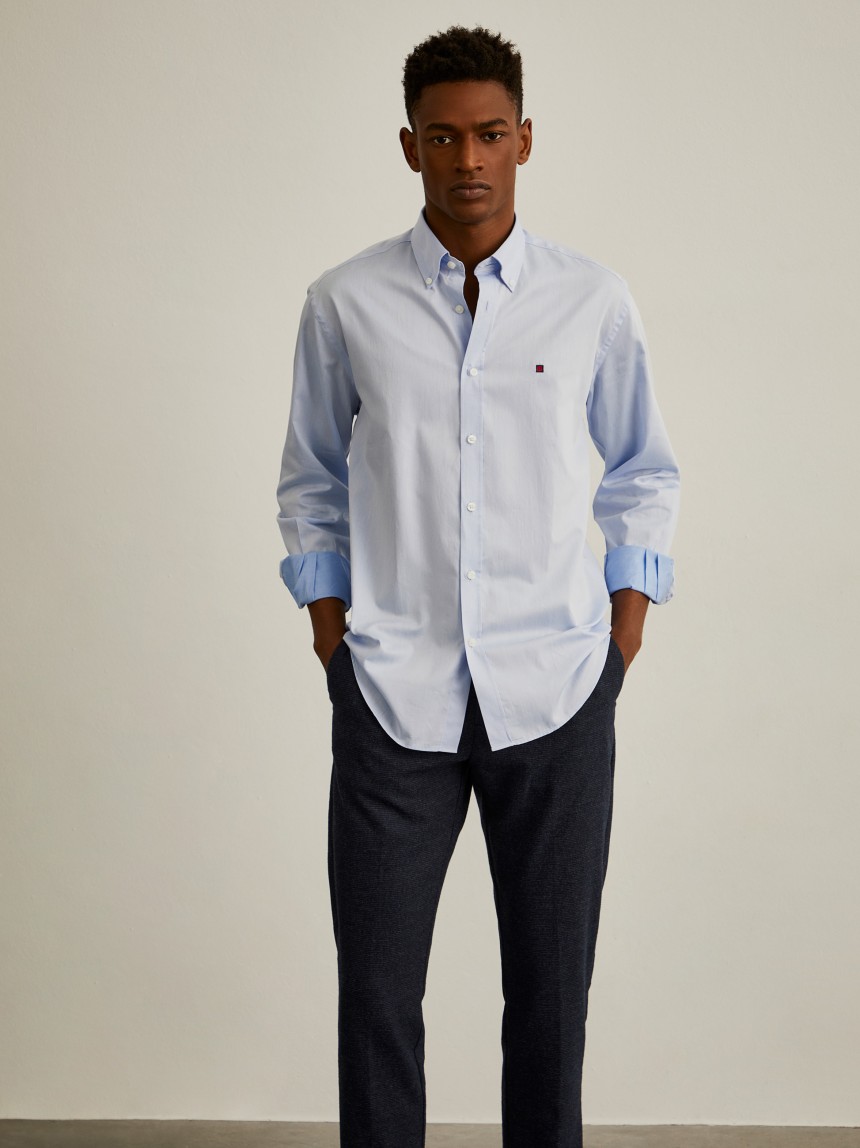 Camisa slim fit de algodão em cor lisa