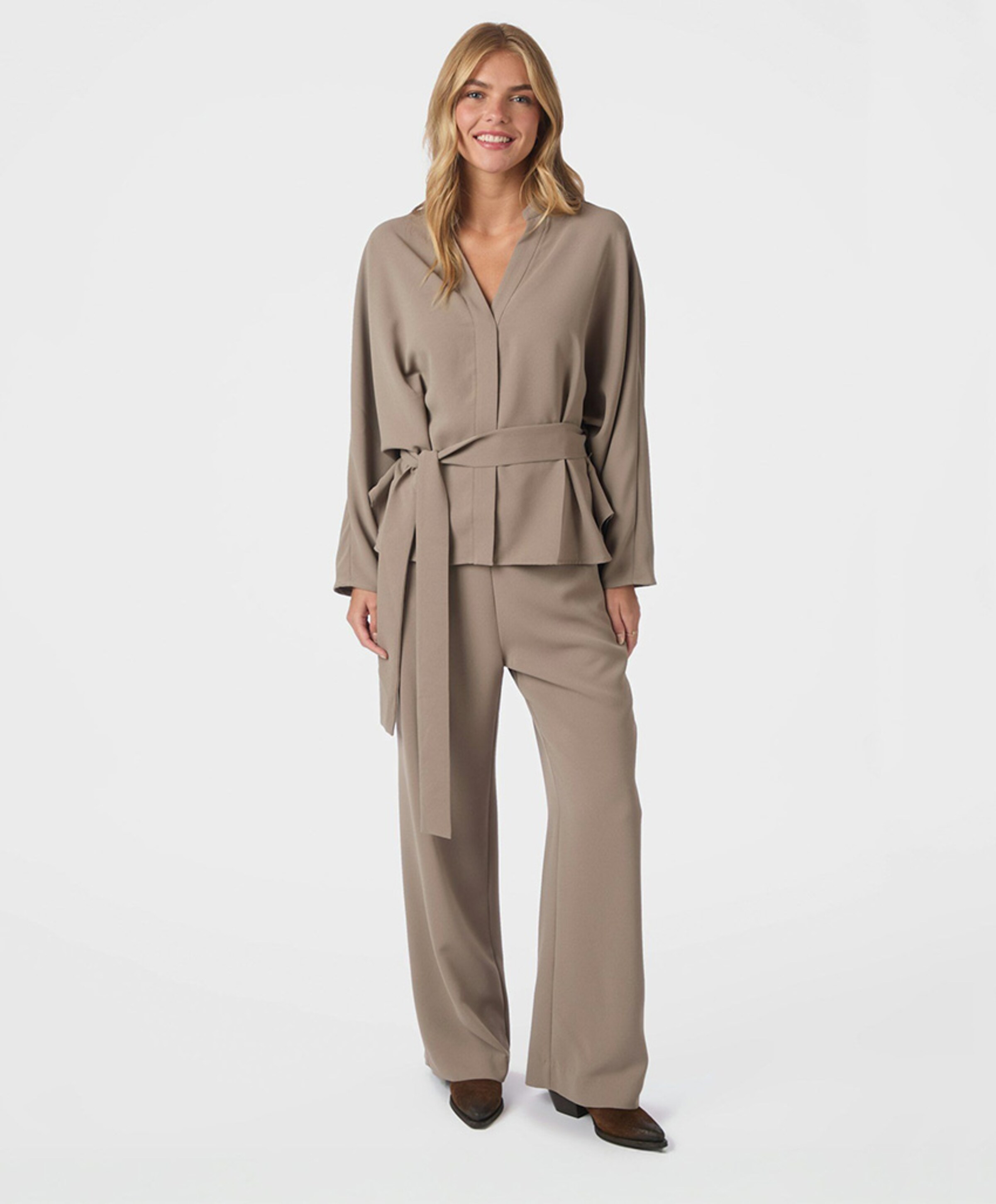 Neo Noir Dames blouse beige